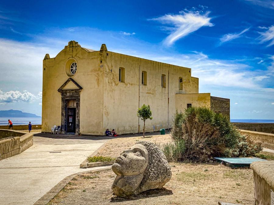 Casa Mika Hotel Procida Ruang foto